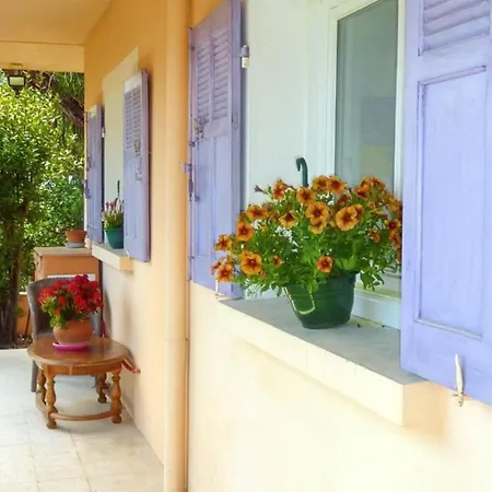 Apartment Charmant: La Garde Terrace Retreat